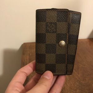 louis vuitton key holder
